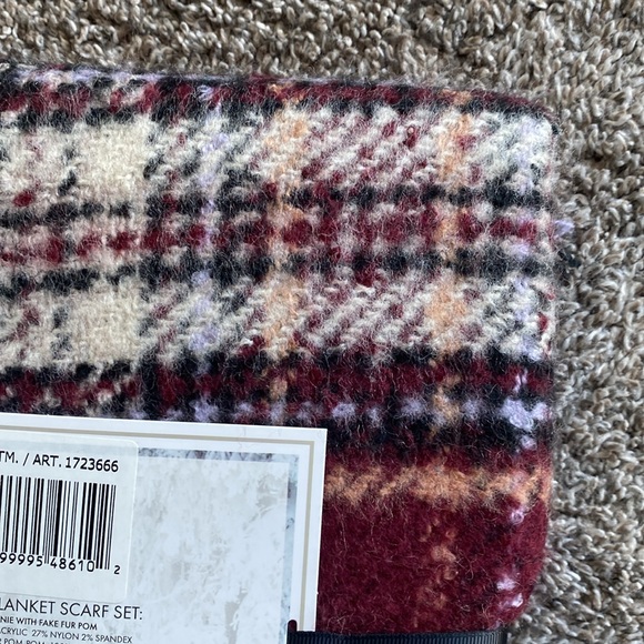 Emanuel Geraldo NWT Maroon Plaid Scarf & Black Pom Beanie Hat Set, Women’s OS - Picture 13 of 14